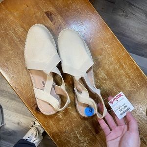 Flat shoes , never worn , beige , closed toe